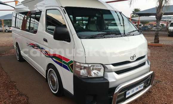 Nunua Ilio tumika Toyota Hiace Nyeupe Gari ndani ya Beitbridge nchini Matabeleland Kusini Nunua Ilio tumika Toyota Hiace Nyeupe Gari ndani ya Beitbridge nchini Matabeleland Kusini