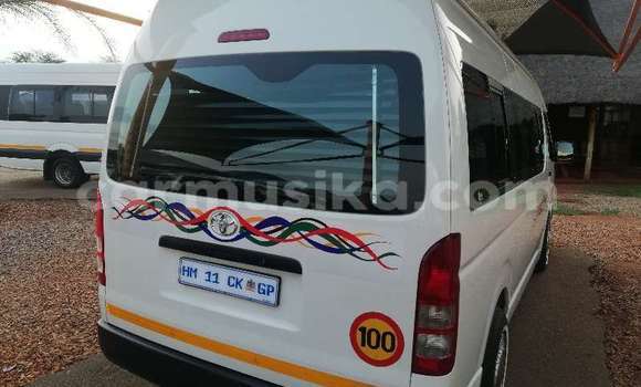 Nunua Ilio tumika Toyota Hiace Nyeupe Gari ndani ya Beitbridge nchini Matabeleland Kusini Nunua Ilio tumika Toyota Hiace Nyeupe Gari ndani ya Beitbridge nchini Matabeleland Kusini