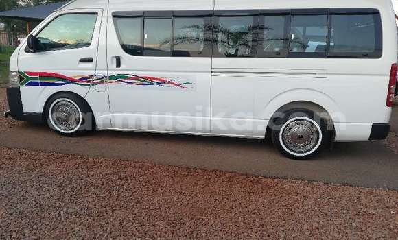 Nunua Ilio tumika Toyota Hiace Nyeupe Gari ndani ya Beitbridge nchini Matabeleland Kusini Nunua Ilio tumika Toyota Hiace Nyeupe Gari ndani ya Beitbridge nchini Matabeleland Kusini