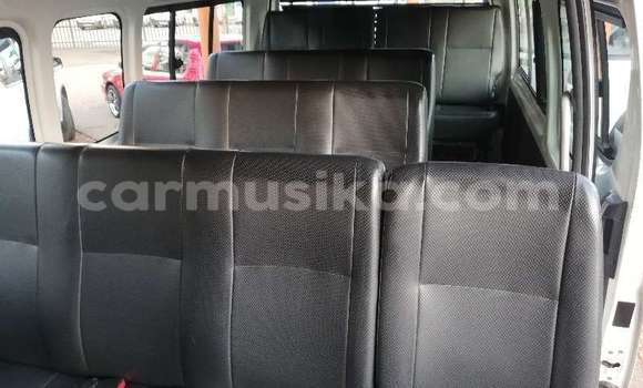 Nunua Ilio tumika Toyota Hiace Nyeupe Gari ndani ya Beitbridge nchini Matabeleland Kusini Nunua Ilio tumika Toyota Hiace Nyeupe Gari ndani ya Beitbridge nchini Matabeleland Kusini