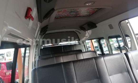 Nunua Ilio tumika Toyota Hiace Nyeupe Gari ndani ya Beitbridge nchini Matabeleland Kusini Nunua Ilio tumika Toyota Hiace Nyeupe Gari ndani ya Beitbridge nchini Matabeleland Kusini