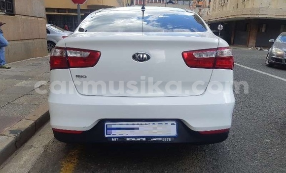 Buy Used Kia Rio White Car in Beitbridge in Matabeleland South Buy Used Kia Rio White Car in Beitbridge in Matabeleland South