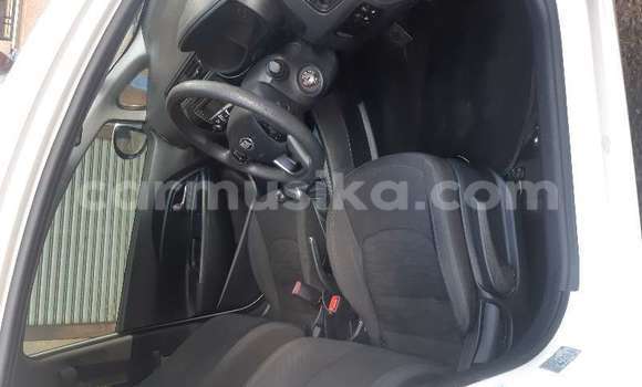 Buy Used Kia Rio White Car in Beitbridge in Matabeleland South Buy Used Kia Rio White Car in Beitbridge in Matabeleland South