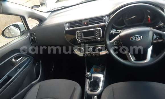 Buy Used Kia Rio White Car in Beitbridge in Matabeleland South Buy Used Kia Rio White Car in Beitbridge in Matabeleland South