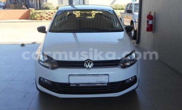 Nunua Ilio tumika Volkswagen Polo Nyeupe Gari ndani ya Belvedere nchini Harare Nunua Ilio tumika Volkswagen Polo Nyeupe Gari ndani ya Belvedere nchini Harare