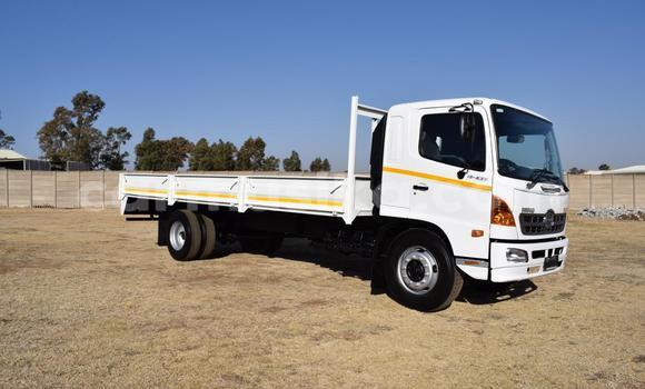 Buy Used Hino 300 Series White Truck in Beitbridge in Matabeleland South Buy Used Hino 300 Series White Truck in Beitbridge in Matabeleland South