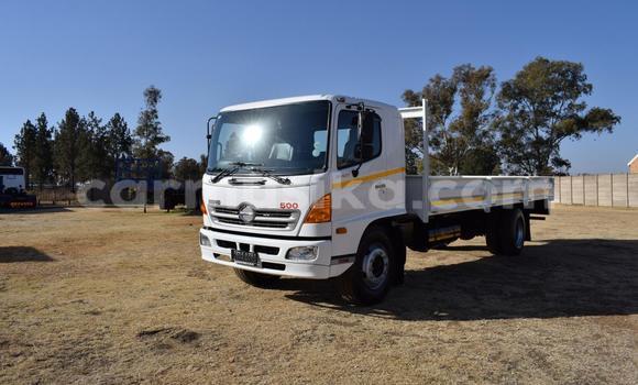 Buy Used Hino 300 Series White Truck in Beitbridge in Matabeleland South Buy Used Hino 300 Series White Truck in Beitbridge in Matabeleland South
