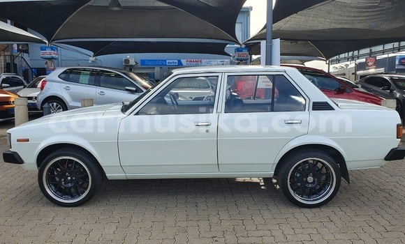 Acheter Import Voiture Toyota Corolla Blanc à Beitbridge, Matabeleland South Acheter Import Voiture Toyota Corolla Blanc à Beitbridge, Matabeleland South