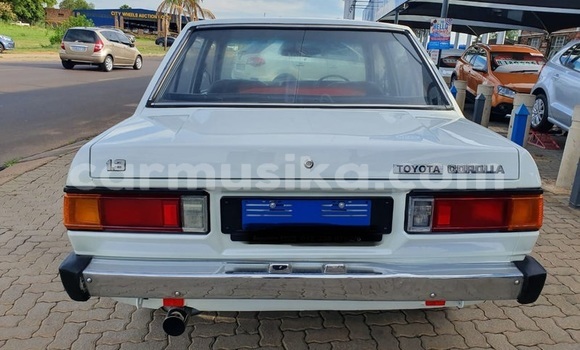 Acheter Import Voiture Toyota Corolla Blanc à Beitbridge, Matabeleland South Acheter Import Voiture Toyota Corolla Blanc à Beitbridge, Matabeleland South