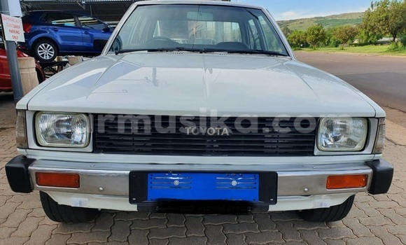 Acheter Import Voiture Toyota Corolla Blanc à Beitbridge, Matabeleland South Acheter Import Voiture Toyota Corolla Blanc à Beitbridge, Matabeleland South