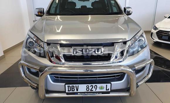 Buy Used Isuzu KB Silver Car in Beitbridge in Matabeleland South Buy Used Isuzu KB Silver Car in Beitbridge in Matabeleland South