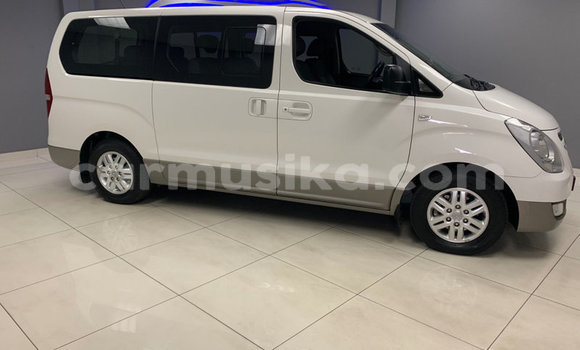 Buy Used Hyundai H1 White Car in Beitbridge in Matabeleland South Buy Used Hyundai H1 White Car in Beitbridge in Matabeleland South