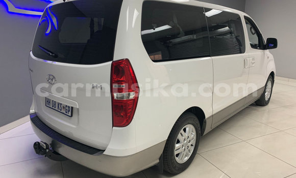 Buy Used Hyundai H1 White Car in Beitbridge in Matabeleland South Buy Used Hyundai H1 White Car in Beitbridge in Matabeleland South