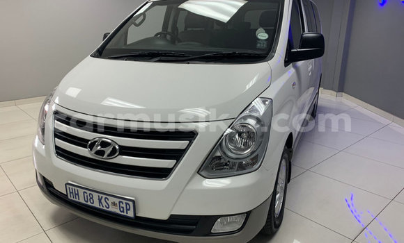 Buy Used Hyundai H1 White Car in Beitbridge in Matabeleland South Buy Used Hyundai H1 White Car in Beitbridge in Matabeleland South