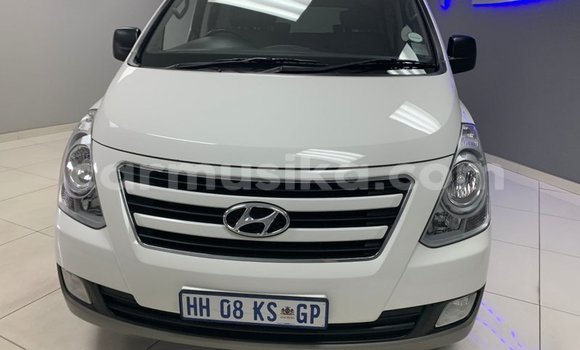 Buy Used Hyundai H1 White Car in Beitbridge in Matabeleland South Buy Used Hyundai H1 White Car in Beitbridge in Matabeleland South