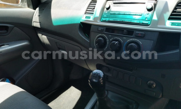 Acheter Occasion Voiture Toyota Hilux Blanc à Beitbridge, Matabeleland South Acheter Occasion Voiture Toyota Hilux Blanc à Beitbridge, Matabeleland South