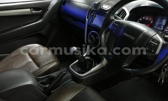 Acheter Occasion Voiture Isuzu KB Noir à Beitbridge, Matabeleland South Acheter Occasion Voiture Isuzu KB Noir à Beitbridge, Matabeleland South