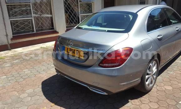 Tenga Tsaru Mercedes‒Benz C-klasse Sirivha Mota in Harare in Harare Tenga Tsaru Mercedes‒Benz C-klasse Sirivha Mota in Harare in Harare