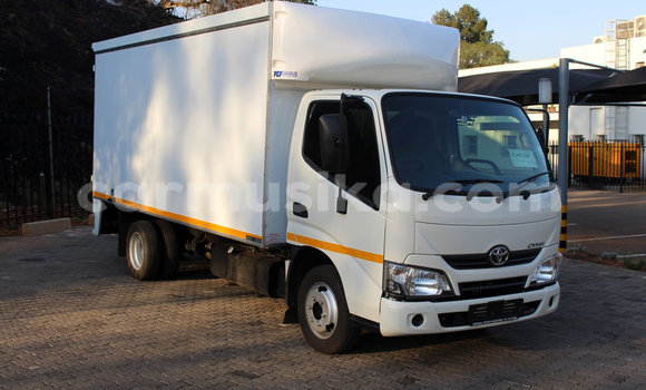 Acheter Occasion Utilitaire Toyota Dyna Blanc à Beitbridge, Matabeleland South Acheter Occasion Utilitaire Toyota Dyna Blanc à Beitbridge, Matabeleland South
