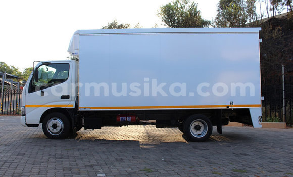 Acheter Occasion Utilitaire Toyota Dyna Blanc à Beitbridge, Matabeleland South Acheter Occasion Utilitaire Toyota Dyna Blanc à Beitbridge, Matabeleland South