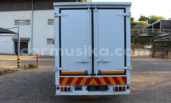Acheter Occasion Utilitaire Toyota Dyna Blanc à Beitbridge, Matabeleland South Acheter Occasion Utilitaire Toyota Dyna Blanc à Beitbridge, Matabeleland South