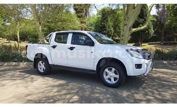 Tenga Tsaru Isuzu KB Chena Mota in Beitbridge in Matabeleland South Tenga Tsaru Isuzu KB Chena Mota in Beitbridge in Matabeleland South