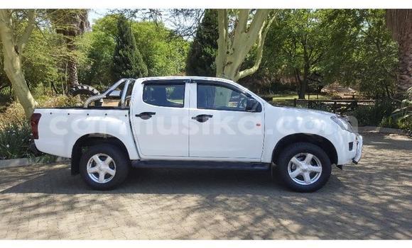 Tenga Tsaru Isuzu KB Chena Mota in Beitbridge in Matabeleland South Tenga Tsaru Isuzu KB Chena Mota in Beitbridge in Matabeleland South