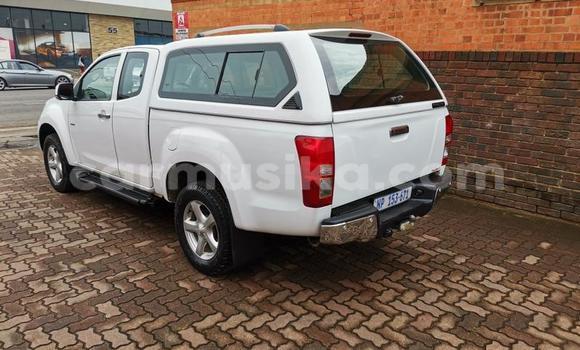 Tenga Tsaru Isuzu KB Chena Mota in Beitbridge in Matabeleland South Tenga Tsaru Isuzu KB Chena Mota in Beitbridge in Matabeleland South