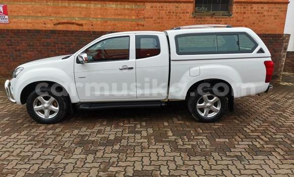 Tenga Tsaru Isuzu KB Chena Mota in Beitbridge in Matabeleland South Tenga Tsaru Isuzu KB Chena Mota in Beitbridge in Matabeleland South