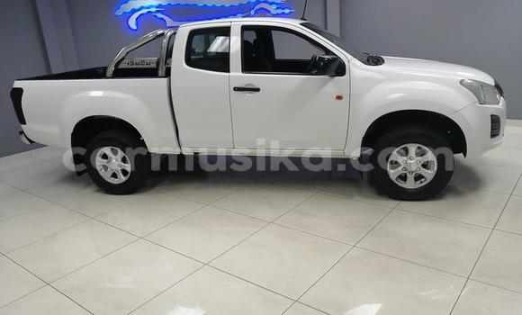 Tenga Tsaru Isuzu KB Chena Mota in Beitbridge in Matabeleland South Tenga Tsaru Isuzu KB Chena Mota in Beitbridge in Matabeleland South