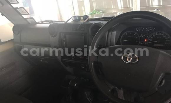Tenga Tsaru Toyota Land Cruiser Beige Mota in Harare in Harare Tenga Tsaru Toyota Land Cruiser Beige Mota in Harare in Harare