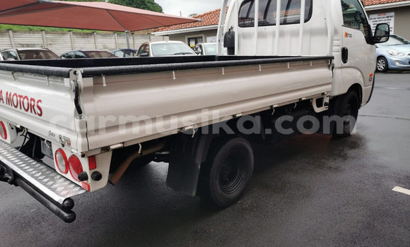 Acheter Occasion Utilitaire Kia K2700 Blanc à Beitbridge, Matabeleland South Acheter Occasion Utilitaire Kia K2700 Blanc à Beitbridge, Matabeleland South