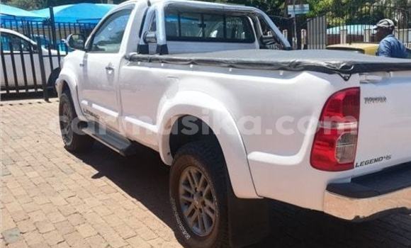 Tenga Tsaru Toyota Hilux Chena Mota in Harare in Harare Tenga Tsaru Toyota Hilux Chena Mota in Harare in Harare