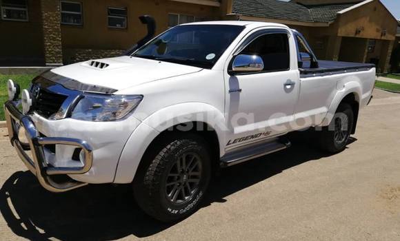 Tenga Tsaru Toyota Hilux Chena Mota in Harare in Harare Tenga Tsaru Toyota Hilux Chena Mota in Harare in Harare