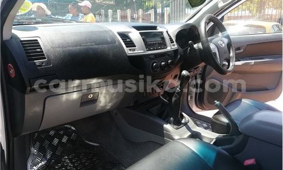 Tenga Tsaru Toyota Hilux Chena Mota in Harare in Harare Tenga Tsaru Toyota Hilux Chena Mota in Harare in Harare