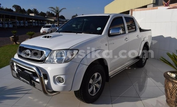 Nunua Ilio tumika Toyota Hilux Nyeupe Gari ndani ya Beitbridge nchini Matabeleland Kusini Nunua Ilio tumika Toyota Hilux Nyeupe Gari ndani ya Beitbridge nchini Matabeleland Kusini