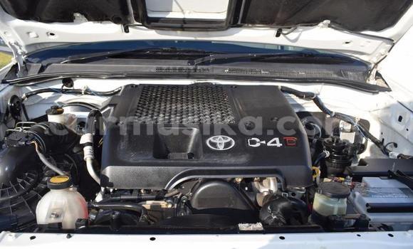 Nunua Ilio tumika Toyota Hilux Nyeupe Gari ndani ya Beitbridge nchini Matabeleland Kusini Nunua Ilio tumika Toyota Hilux Nyeupe Gari ndani ya Beitbridge nchini Matabeleland Kusini