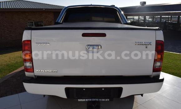 Nunua Ilio tumika Toyota Hilux Nyeupe Gari ndani ya Beitbridge nchini Matabeleland Kusini Nunua Ilio tumika Toyota Hilux Nyeupe Gari ndani ya Beitbridge nchini Matabeleland Kusini