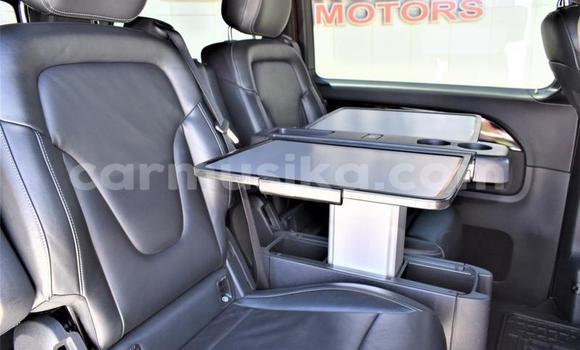Acheter Occasion Voiture Mercedes Viano Rouge à Beitbridge, Matabeleland South Acheter Occasion Voiture Mercedes Viano Rouge à Beitbridge, Matabeleland South