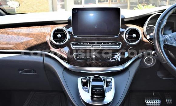 Acheter Occasion Voiture Mercedes Viano Rouge à Beitbridge, Matabeleland South Acheter Occasion Voiture Mercedes Viano Rouge à Beitbridge, Matabeleland South