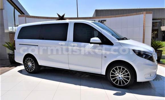 Buy Used Mercedes Viano White Car in Beitbridge in Matabeleland South Buy Used Mercedes Viano White Car in Beitbridge in Matabeleland South