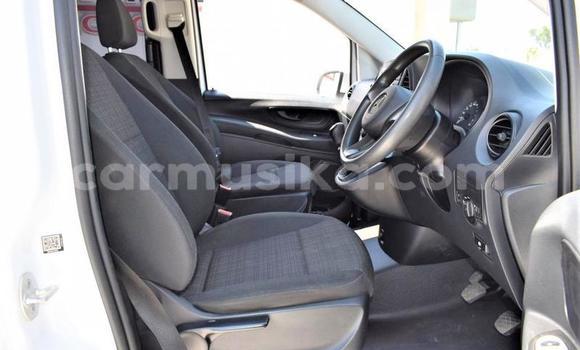 Buy Used Mercedes Viano White Car in Beitbridge in Matabeleland South Buy Used Mercedes Viano White Car in Beitbridge in Matabeleland South