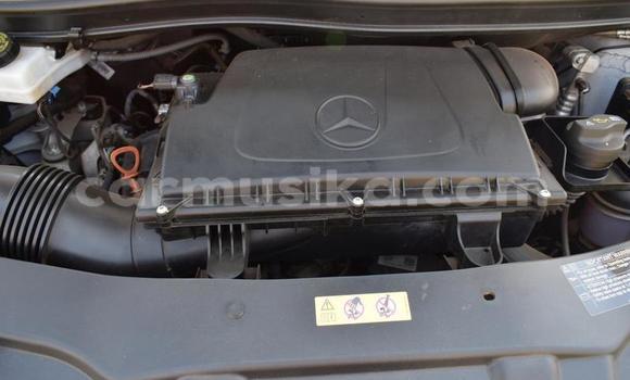 Buy Used Mercedes Viano White Car in Beitbridge in Matabeleland South Buy Used Mercedes Viano White Car in Beitbridge in Matabeleland South
