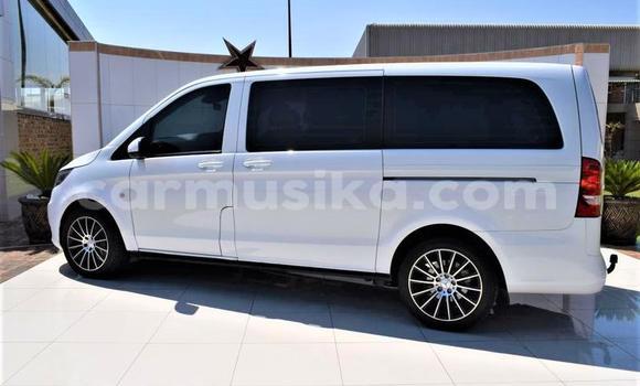 Buy Used Mercedes Viano White Car in Beitbridge in Matabeleland South Buy Used Mercedes Viano White Car in Beitbridge in Matabeleland South