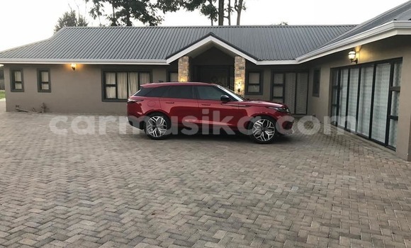 Tenga Tsaru Land Rover Range Rover Velar Tsvuku Mota in Harare in Harare Tenga Tsaru Land Rover Range Rover Velar Tsvuku Mota in Harare in Harare