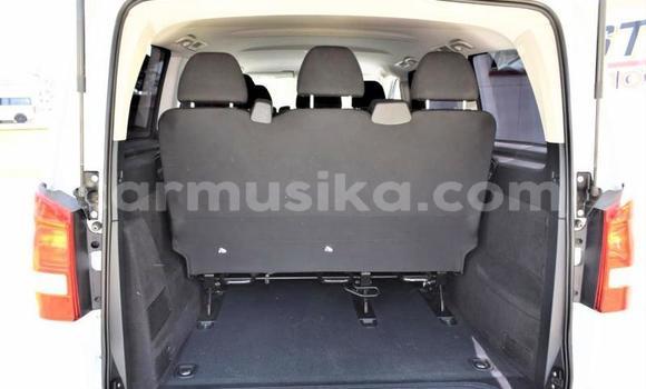 Buy Used Mercedes Viano White Car in Beitbridge in Matabeleland South Buy Used Mercedes Viano White Car in Beitbridge in Matabeleland South