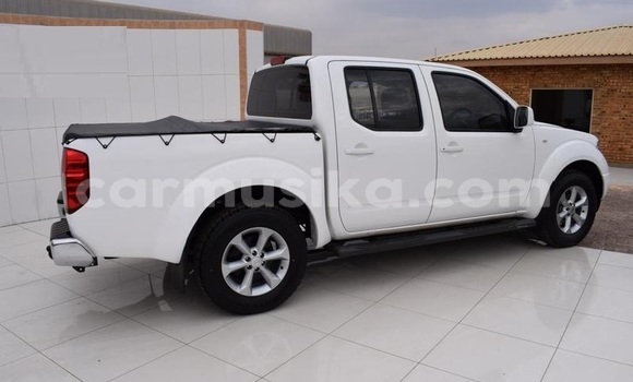 Nunua Ilio tumika Nissan Navara Nyeupe Gari ndani ya Beitbridge nchini Matabeleland Kusini Nunua Ilio tumika Nissan Navara Nyeupe Gari ndani ya Beitbridge nchini Matabeleland Kusini