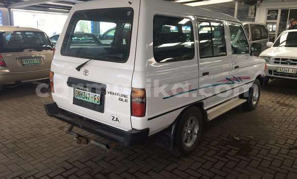 Acheter Occasion Voiture Toyota Verso Blanc à Bulawayo, Bulawayo Acheter Occasion Voiture Toyota Verso Blanc à Bulawayo, Bulawayo