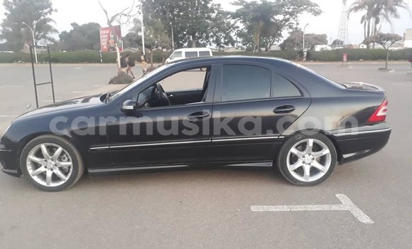 Tenga Tsaru Mercedes‒Benz C-klasse Nhema Mota in Harare in Harare Tenga Tsaru Mercedes‒Benz C-klasse Nhema Mota in Harare in Harare