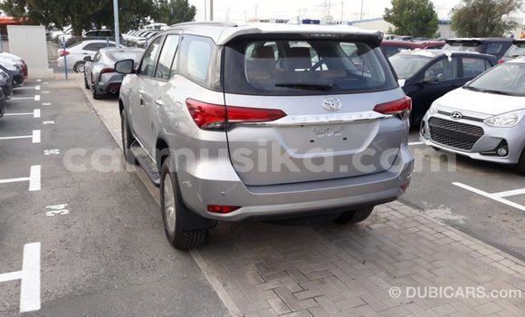 Tenga Imported Toyota Fortuner Zvimwe Mota in Import - Dubai in Harare Tenga Imported Toyota Fortuner Zvimwe Mota in Import - Dubai in Harare